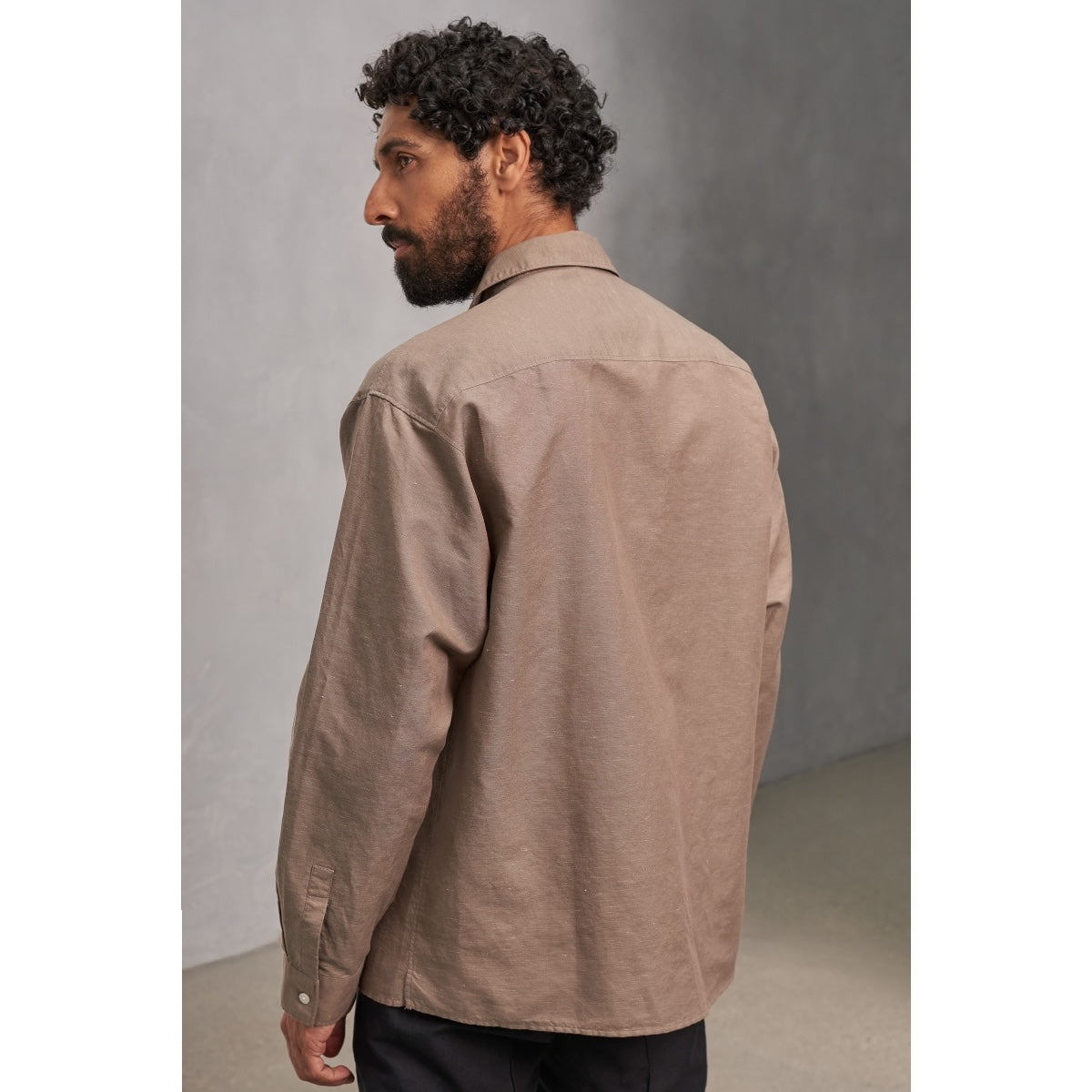 About Companions Dario linen walnut