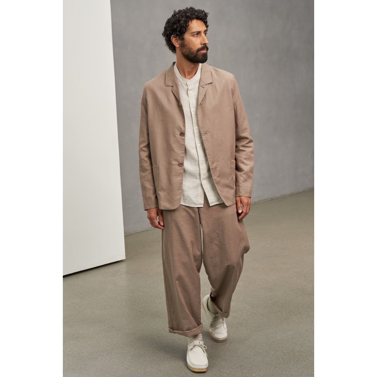 About Companions Carlo linen walnut