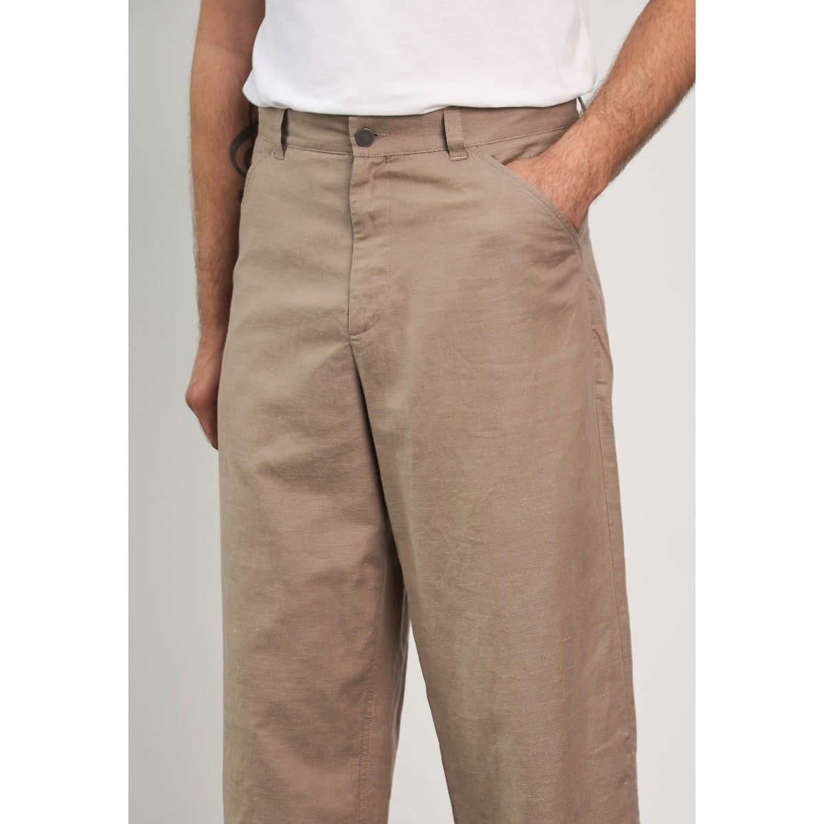 About Companions Carlo linen walnut