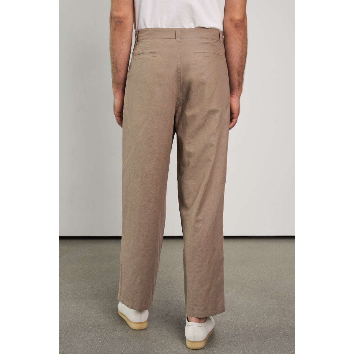 About Companions Carlo linen walnut