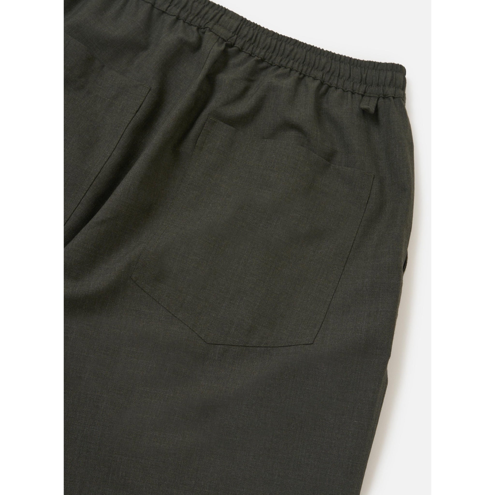 Universal Works Vacation Short Tropical Suiting olive marl